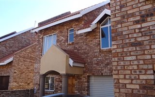 3 Bedroom Flat in Baillie Park