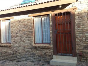 2 Bed Townhouse in Olievenhoutbosch