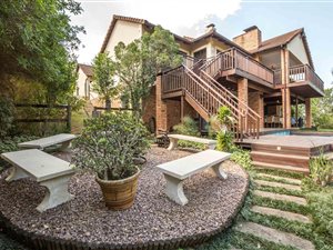 4 Bed Townhouse in Clifton Hill Estate