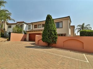 4 Bed House in Centurion Golf Estate