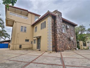 956 m² Commercial space in Bluff