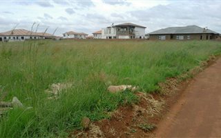 670 m² Land available in Aerorand