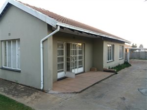 4 Bed House in Bonaero Park