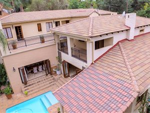 6 Bed House in Moreleta Park