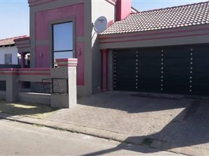 3 Bed House in Golden Gardens