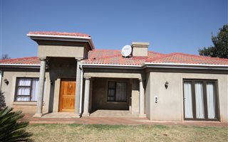 3 Bedroom House in Vanderbijlpark CW1