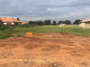 1000 m² Land available in Kookrus