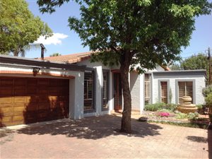 3 Bed House in Lynnwood Glen