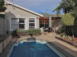 2 Bed Cluster in Plattekloof Glen