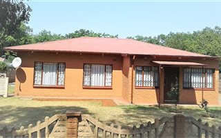 3 Bedroom House in Vanderbijlpark CW2