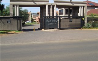 675 m² Land available in Melodie