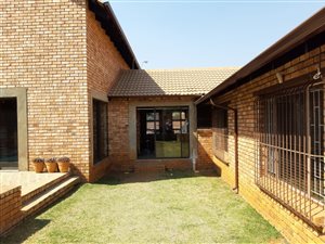 4 Bed House in Glen Marais