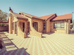 4 Bed House in Madadeni