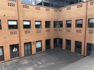 758 m² Commercial space in Bedfordview
