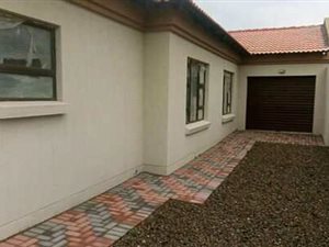 3 Bed Townhouse in Vanderbijlpark Central