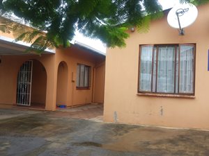 3 Bed House in Centenary Park