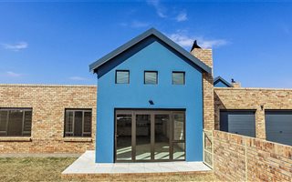 2 Bedroom Townhouse in Heuwelsig