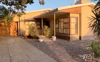 3 Bedroom House in Chrismar