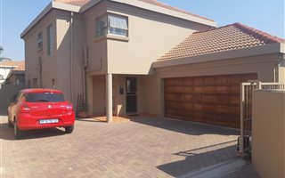 3 Bedroom House in Rietvalleirand