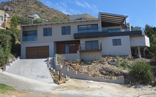 5 Bedroom House in Mountainside