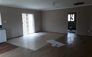 2 Bedroom Garden Cottage in Moseley