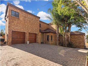 4 Bed House in Highveld