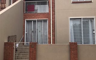 2 Bedroom Townhouse in Florida Glen