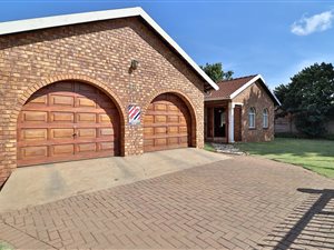 4 Bed House in Eldoraigne