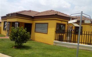 3 Bedroom House in Vanderbijlpark CE7