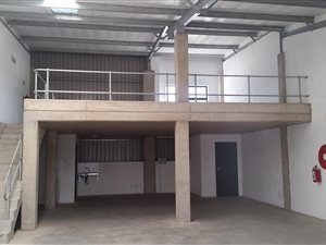 180 m² Industrial space in Cornubia