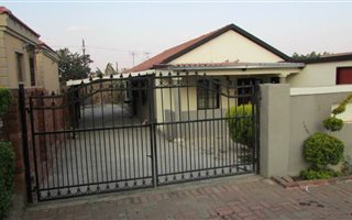 3 Bedroom House in Lotus Gardens