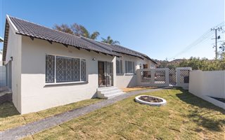 4 Bedroom House in Oakdene