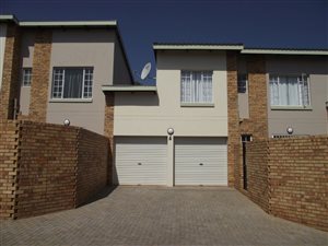 3 Bed Townhouse in Hazeldean (Silverlakes Surroundings)