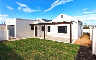 3 Bedroom House in Kelderhof Country Village