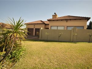 3 Bed Townhouse in Schuinshoogte