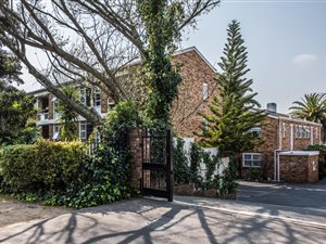 3 Bed Apartment in Wynberg Upper