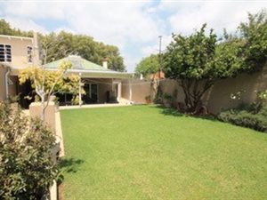 4 Bed House in Parktown North