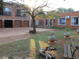 8.6 ha Smallholding in Tierpoort
