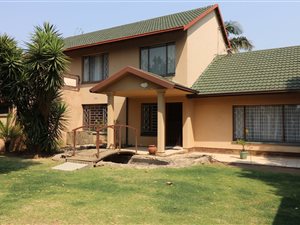 5 Bedroom House in Van Riebeeck Park