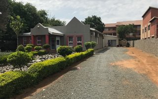 1209 m² Office Space in Bo Dorp