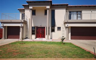 6 Bedroom House in Silver Stone Country Estate