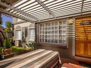 3 Bed Apartment in Roodekrans