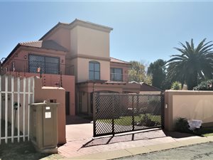 5 Bed House in Alan Manor