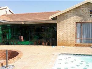 4 Bed House in Buffelspoort