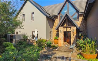 5 Bedroom House in Cotswold Downs Estate