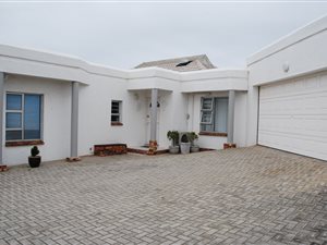 3 Bedroom Townhouse in Lovemore Heights