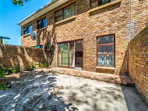 3 Bed Townhouse in Wynberg