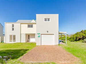 4 Bed House in Bettys Bay