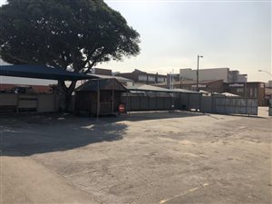 2700 m² Commercial space in Greyville