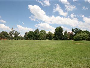 2.5 ha Land available in Fourways